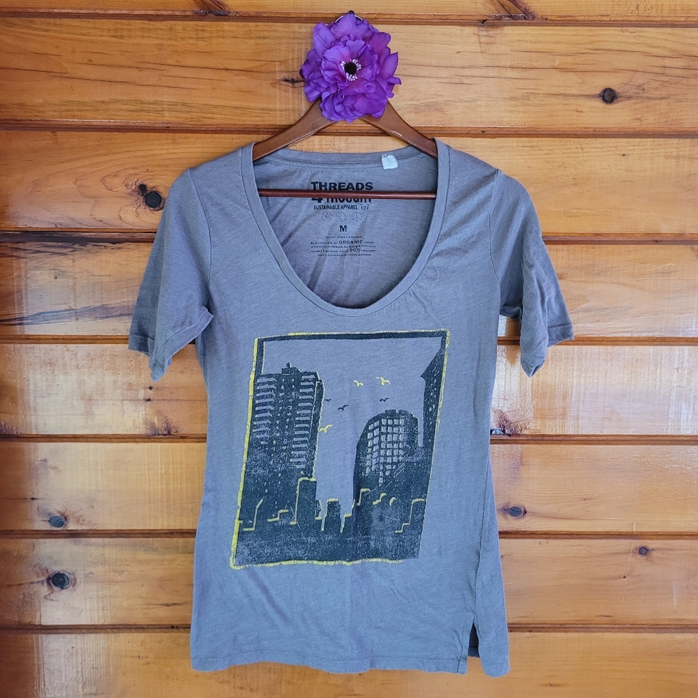 Gray Graphic T-Shirt with Cityscape Design